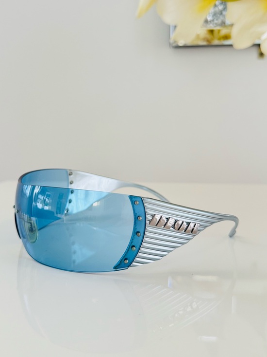 Dior Accessories - RARE 🦋 VINTAGE DIOR OVERSIZE BLUE RIMLESS SUNGLASSES.✨